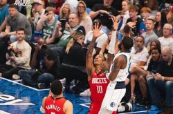 LOL决赛-独行侠完胜热火，詹姆斯状态火热