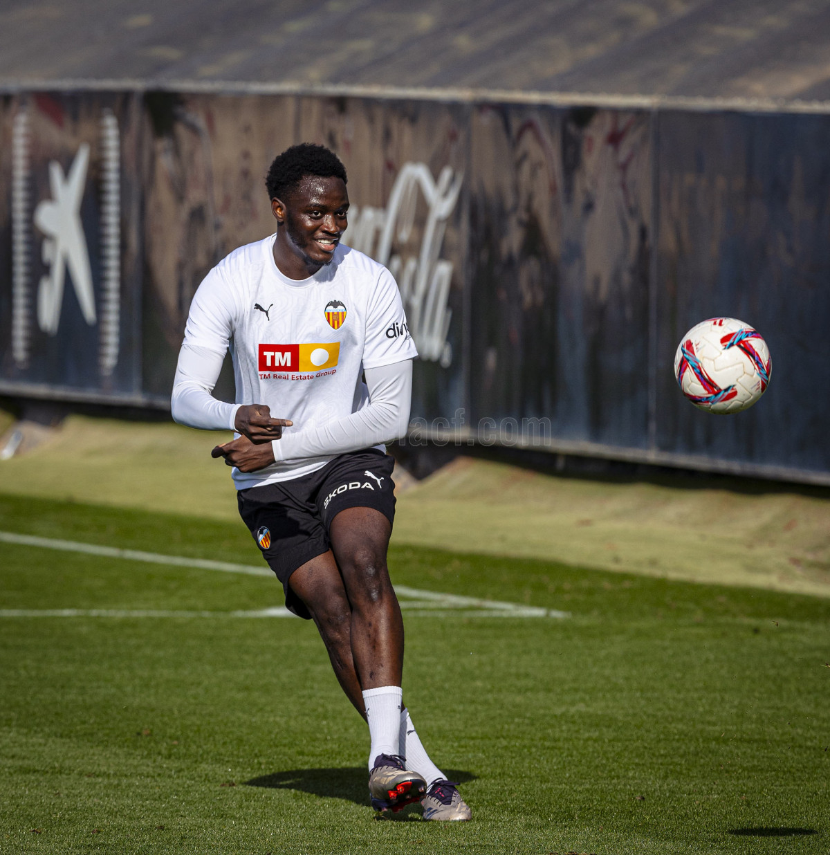 瓦伦西亚客场取得胜利,后卫出色发挥 瓦伦西亚客场取得胜利,后卫出色发挥