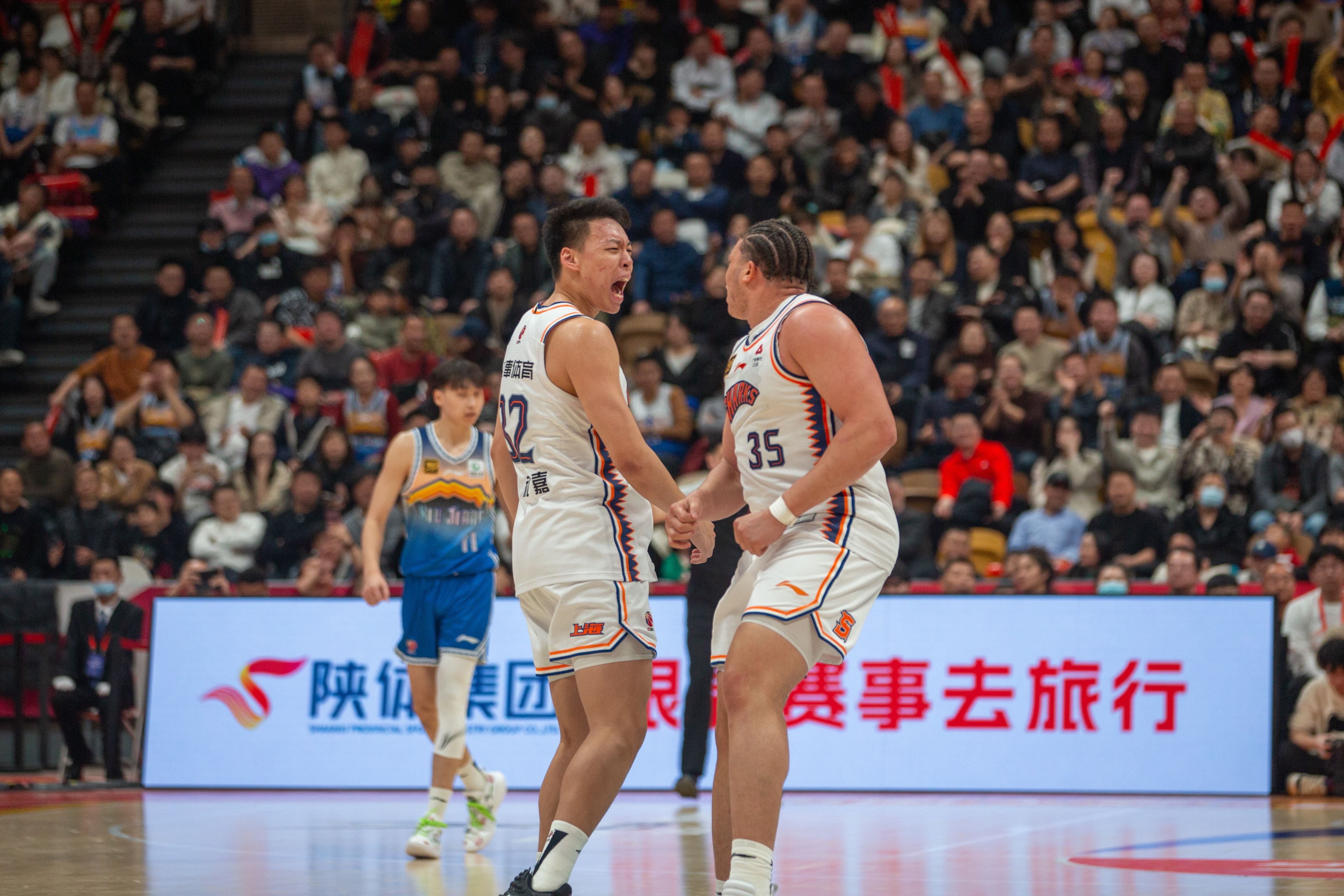 上海男篮在主场全面击败对手 上海男篮在主场全面击败对手