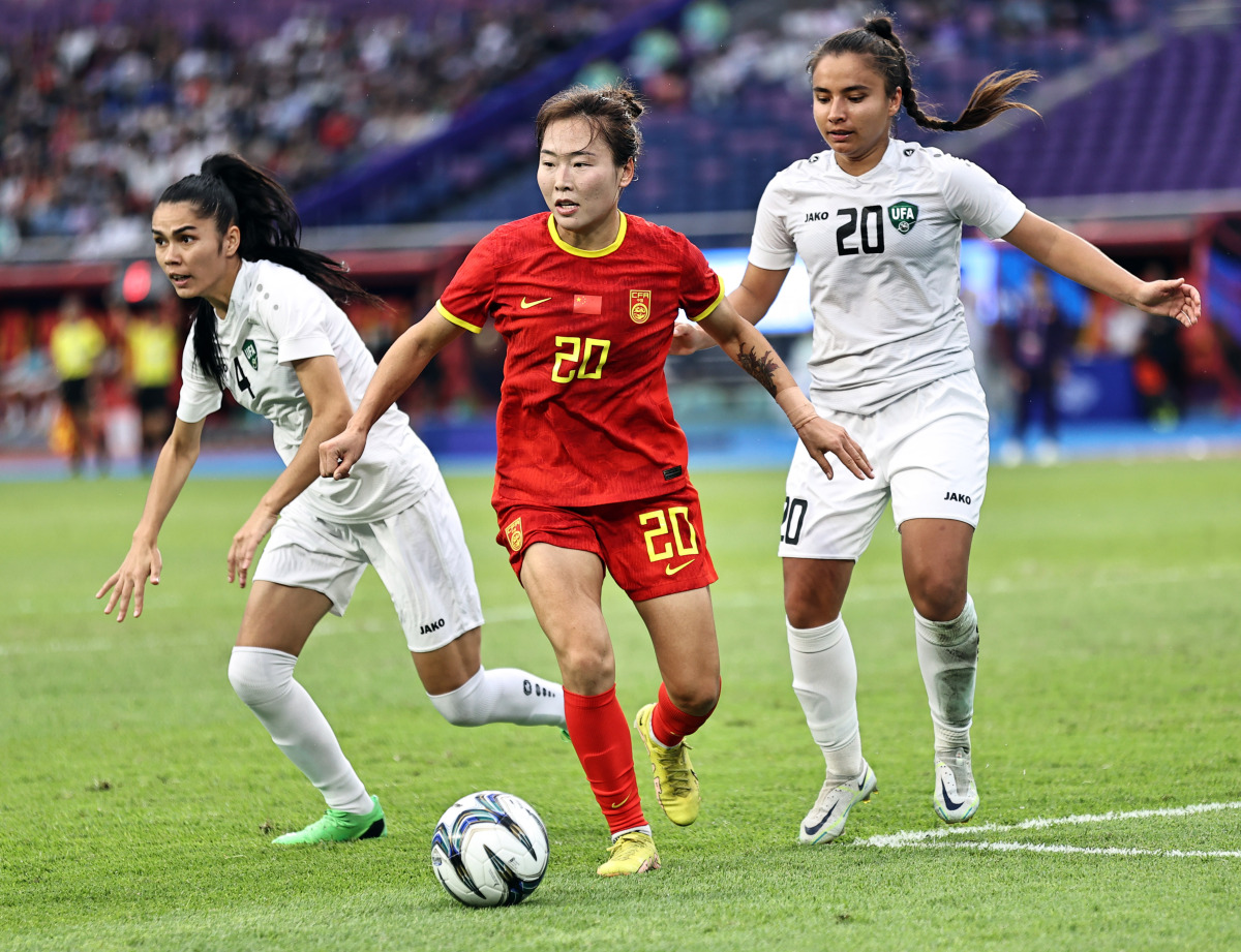 队员力挺女足,期待在比赛中取得好成绩 队员力挺女足,期待在比赛中取得好成绩