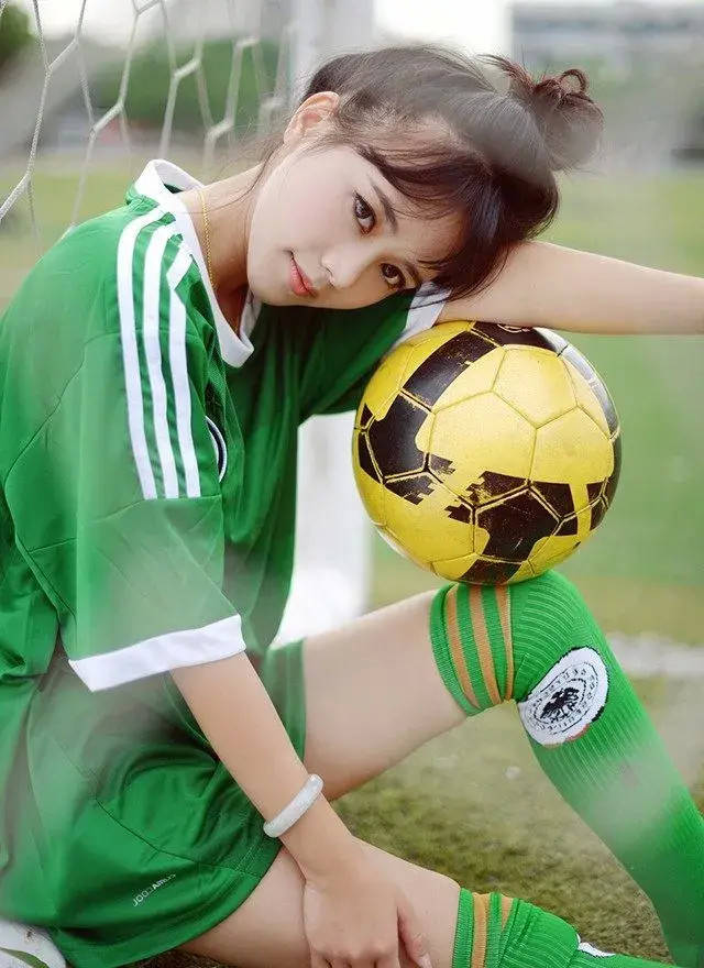 加拿大女足发挥出色,击败强敌 加拿大女足发挥出色,击败强敌