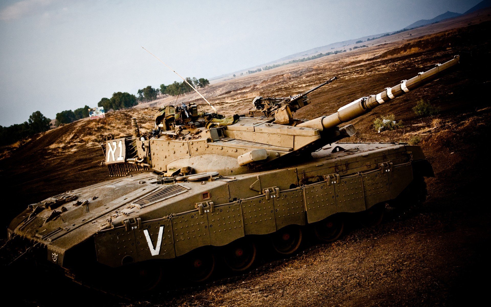 看到这个关键词组合，我的第一反应是进行一次篮球平行宇宙的创作—将不同联赛、不同风格的球队与球星放在同一个想象赛场，并突出唯一性。这或许能诞生一篇有趣的文章